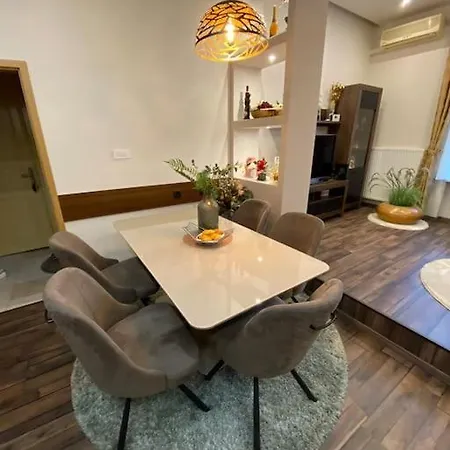 Robert's Apartment